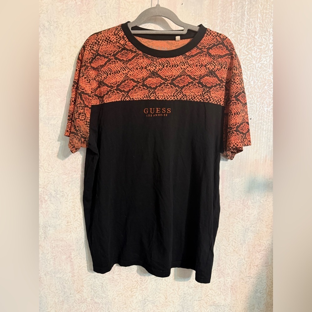 GUESS Women’s Orange and Black Snake Pattern Tee Sz Lg
